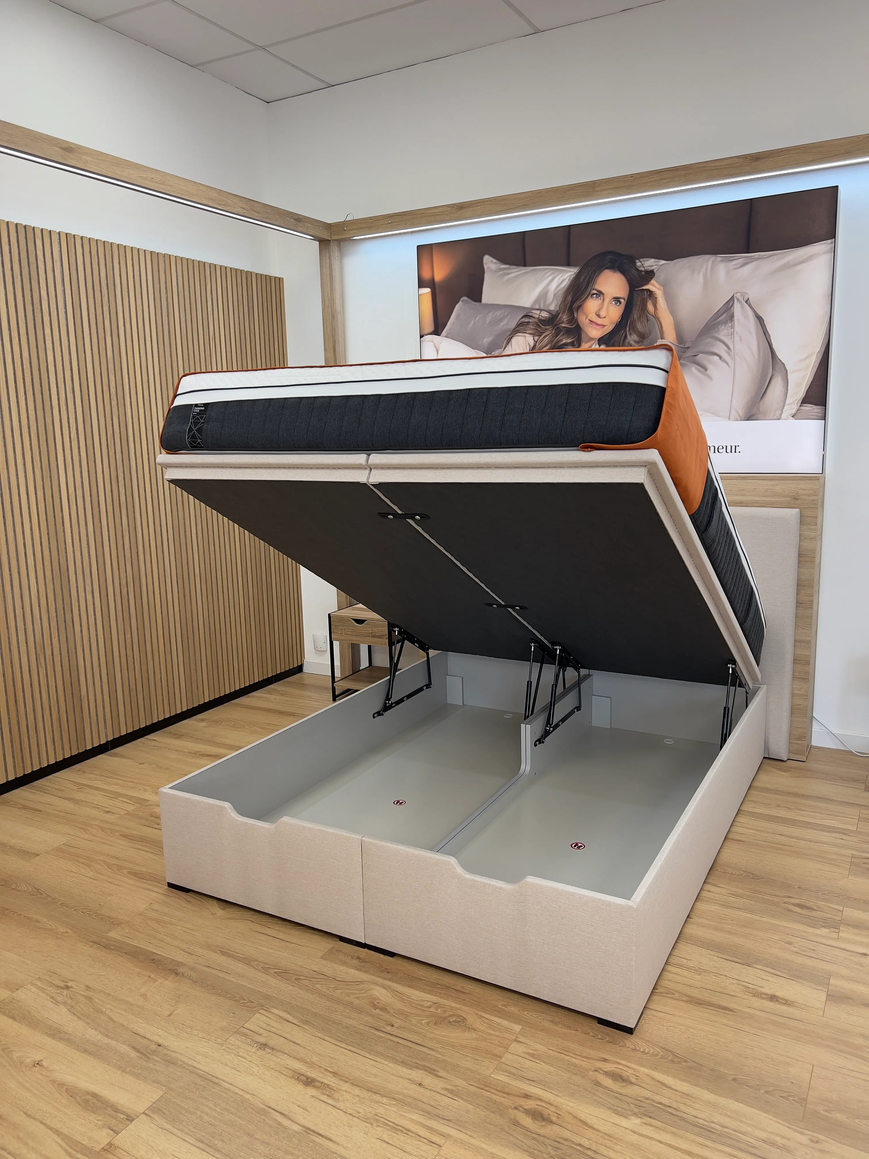 Sommier coffre ouvert - magasin Emma Rennes