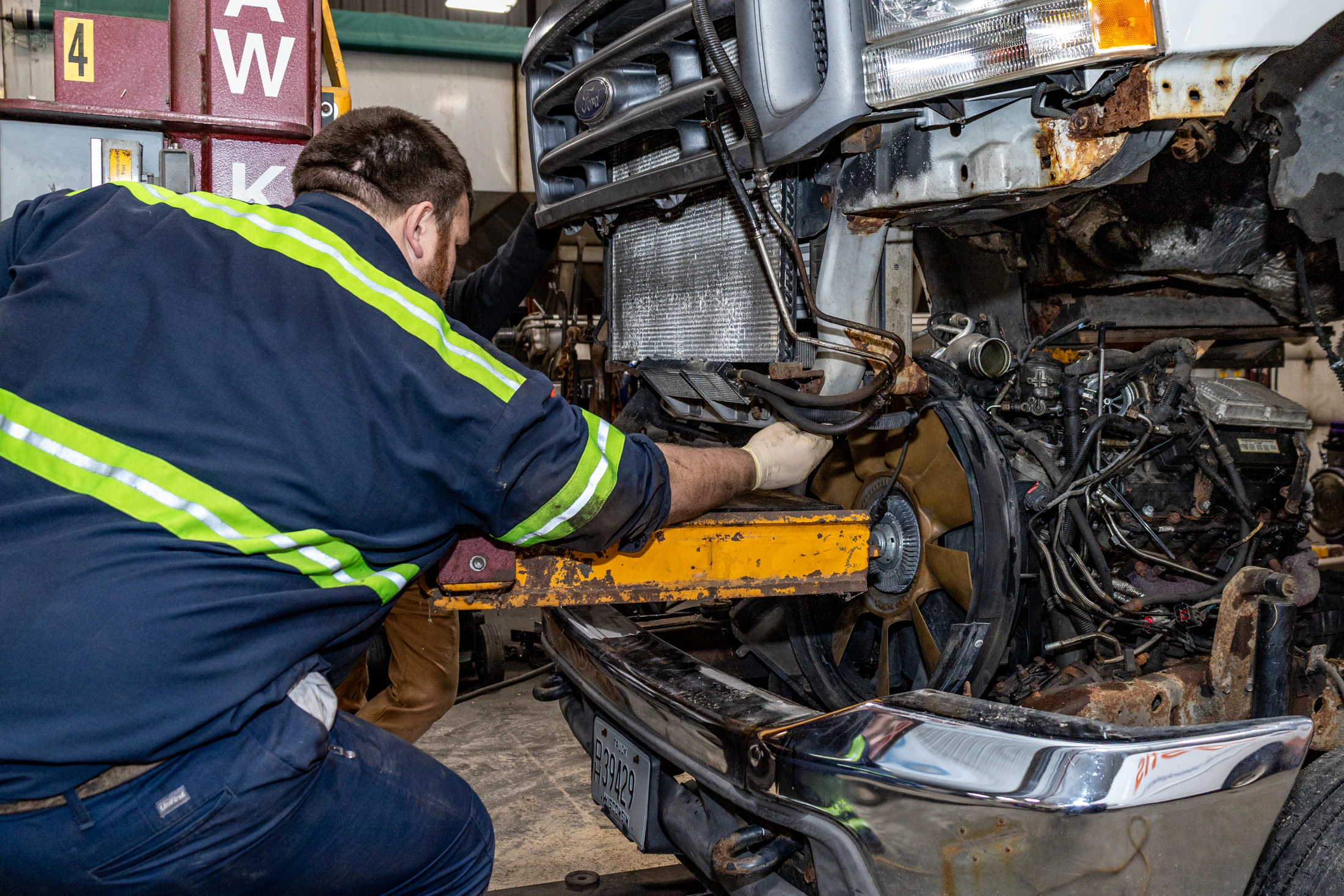 Mechanic providing truck repair