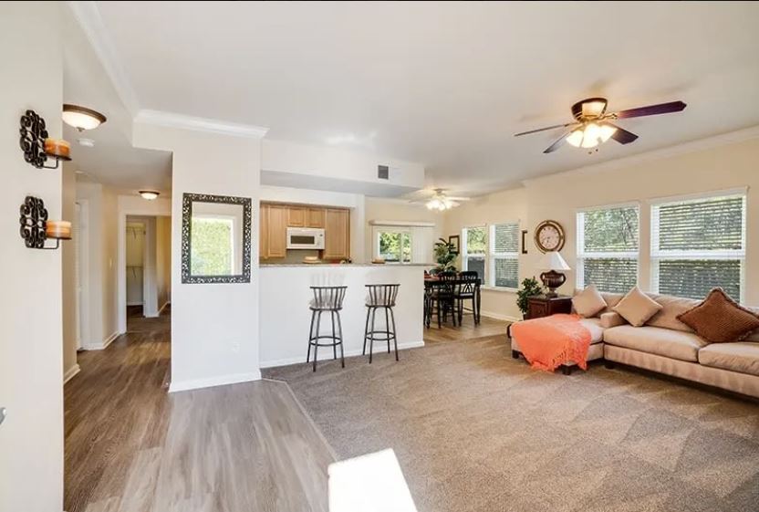 Living area with sofa 