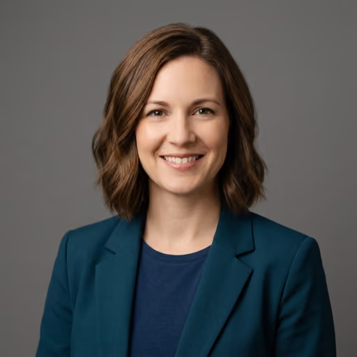 A headshot of Sarah Williams.