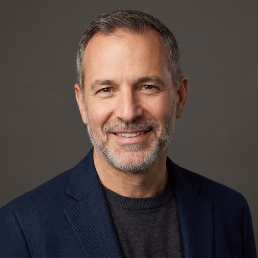 A headshot of Robert Castellano.