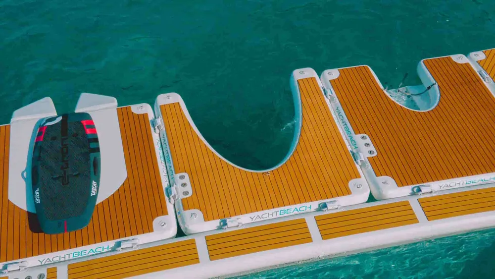 YACHTBEACH toy dock with boards and toys from above