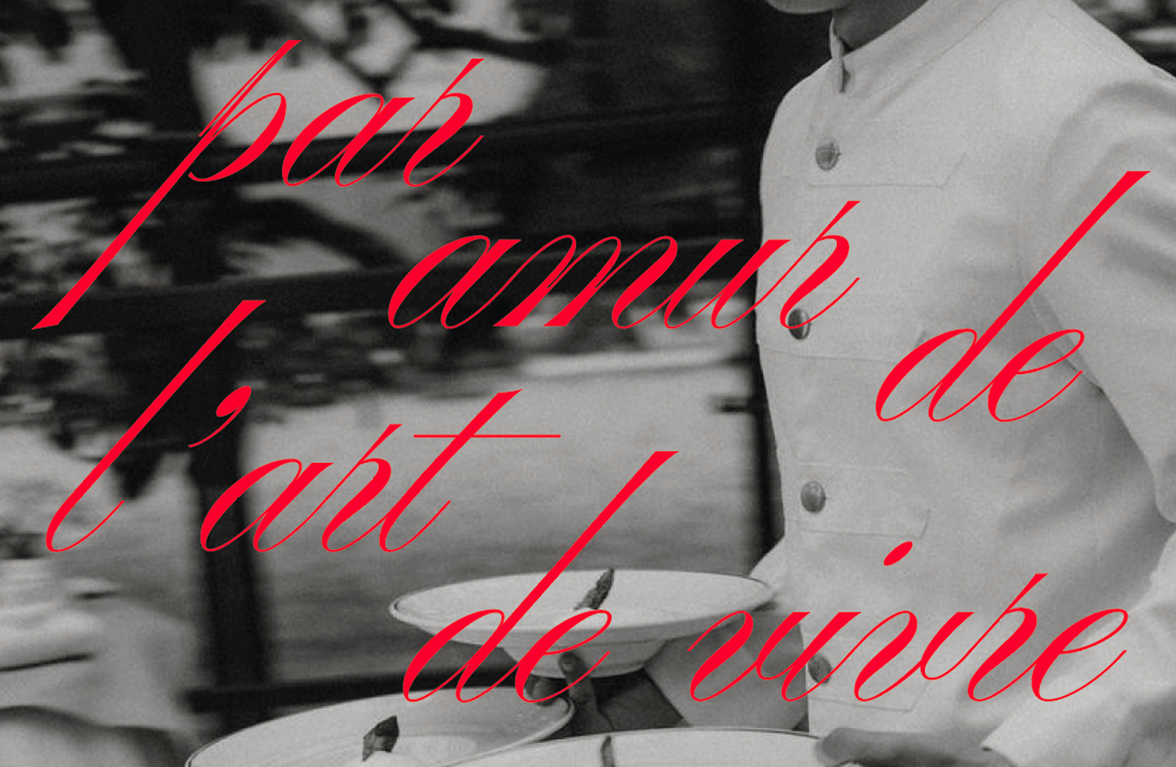 Serveur en tenue blanche portant des assiettes, avec la phrase "par amour de l'art de vivre" en rouge