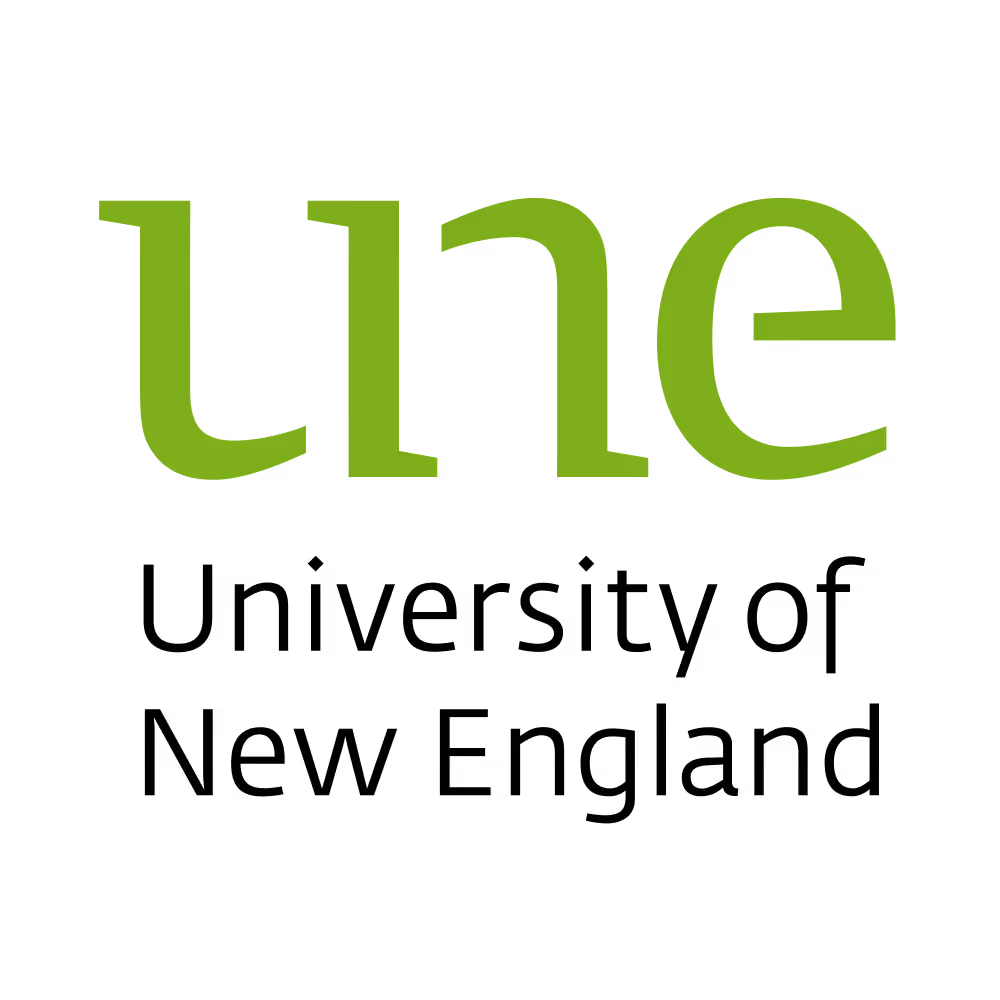 Green lowercase letters 'une' on a black background.