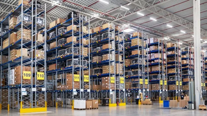 Entrepôt du réseau national de distribution de boissons C10