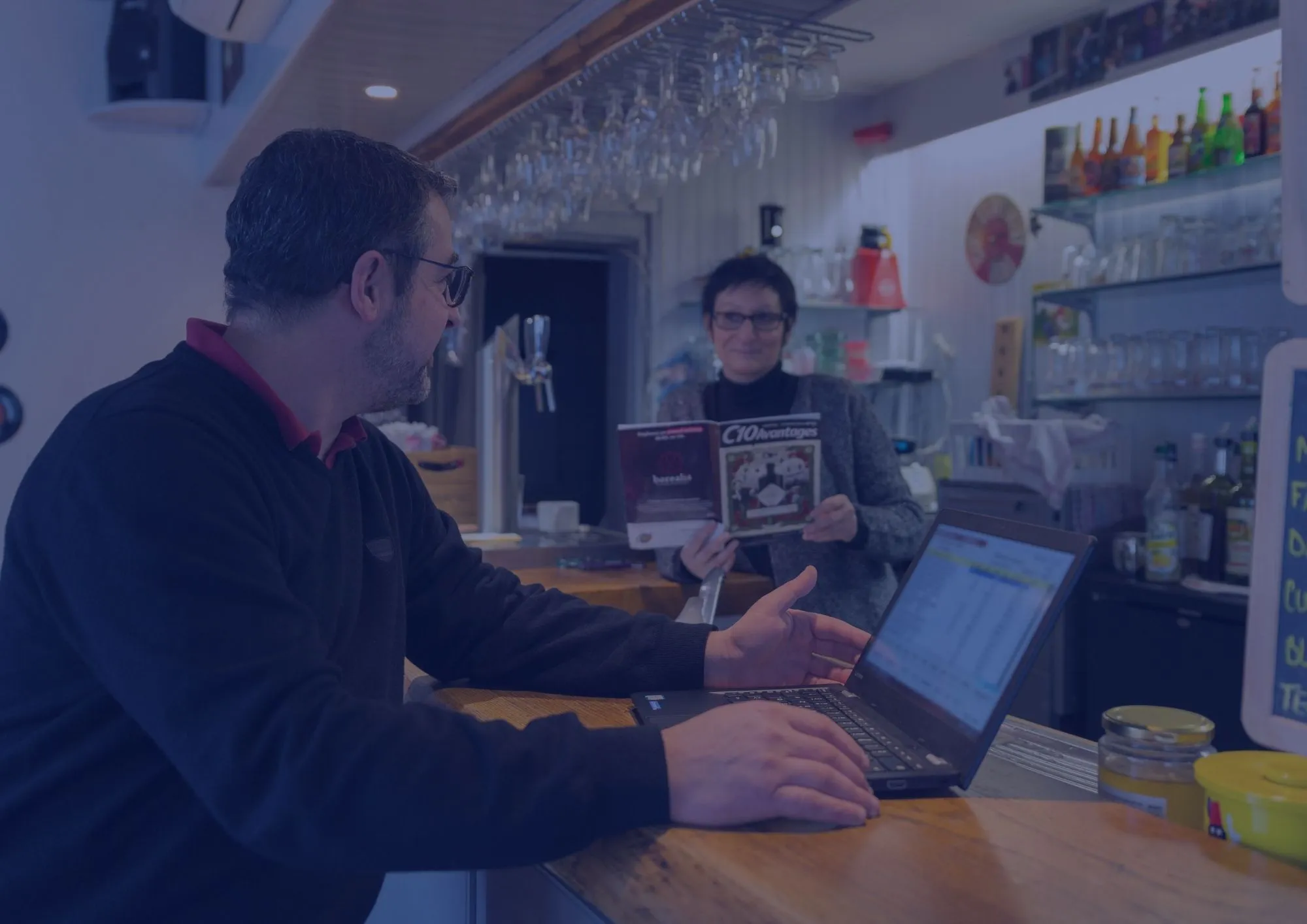Livraison de boissons par un distributeur C10 dans un établissement CHR