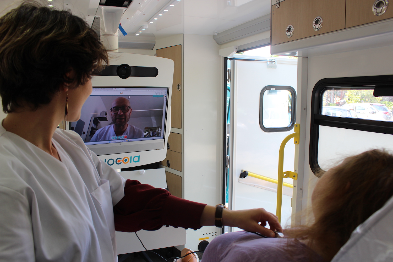 Consultation à bord du MédicoBus Hocoia