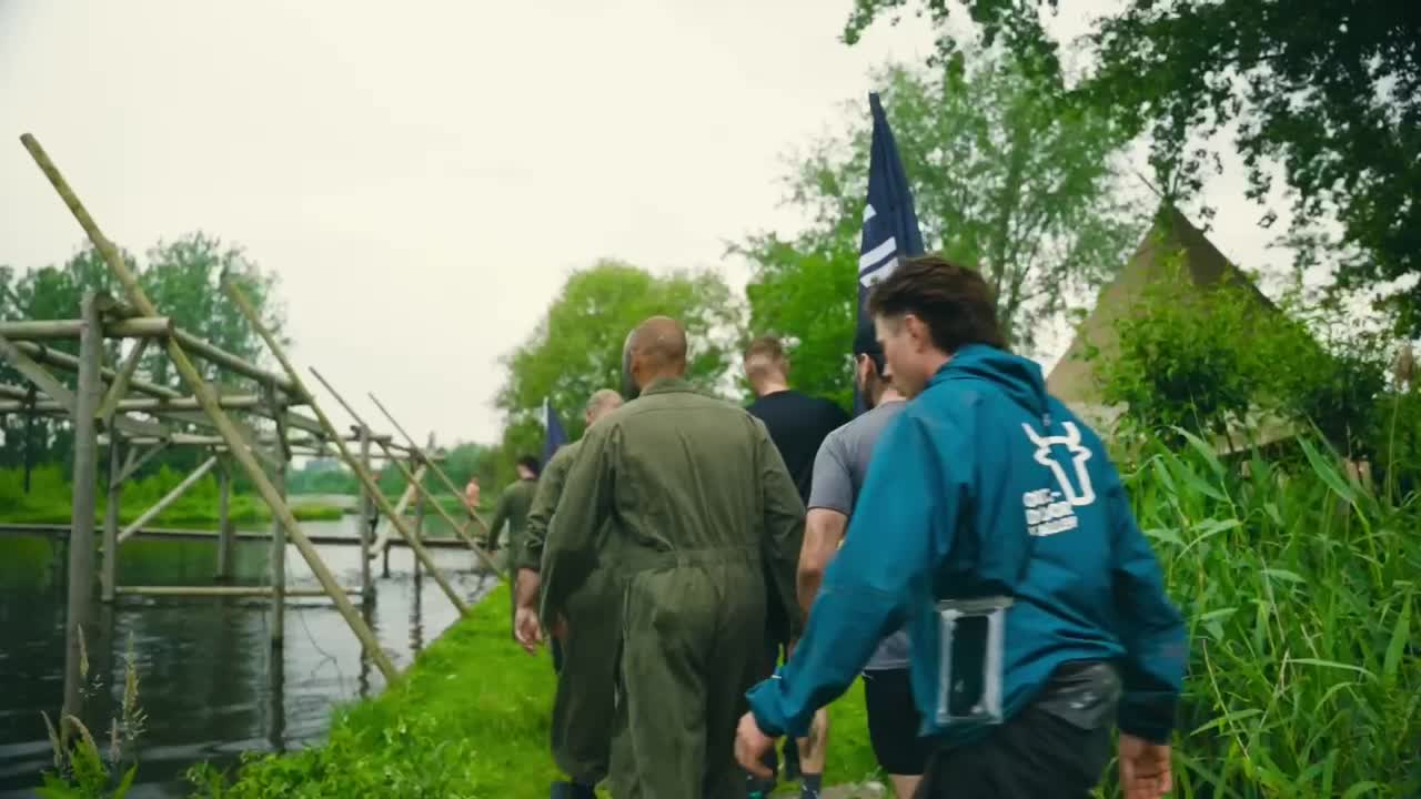 Deelnemers in een load carry