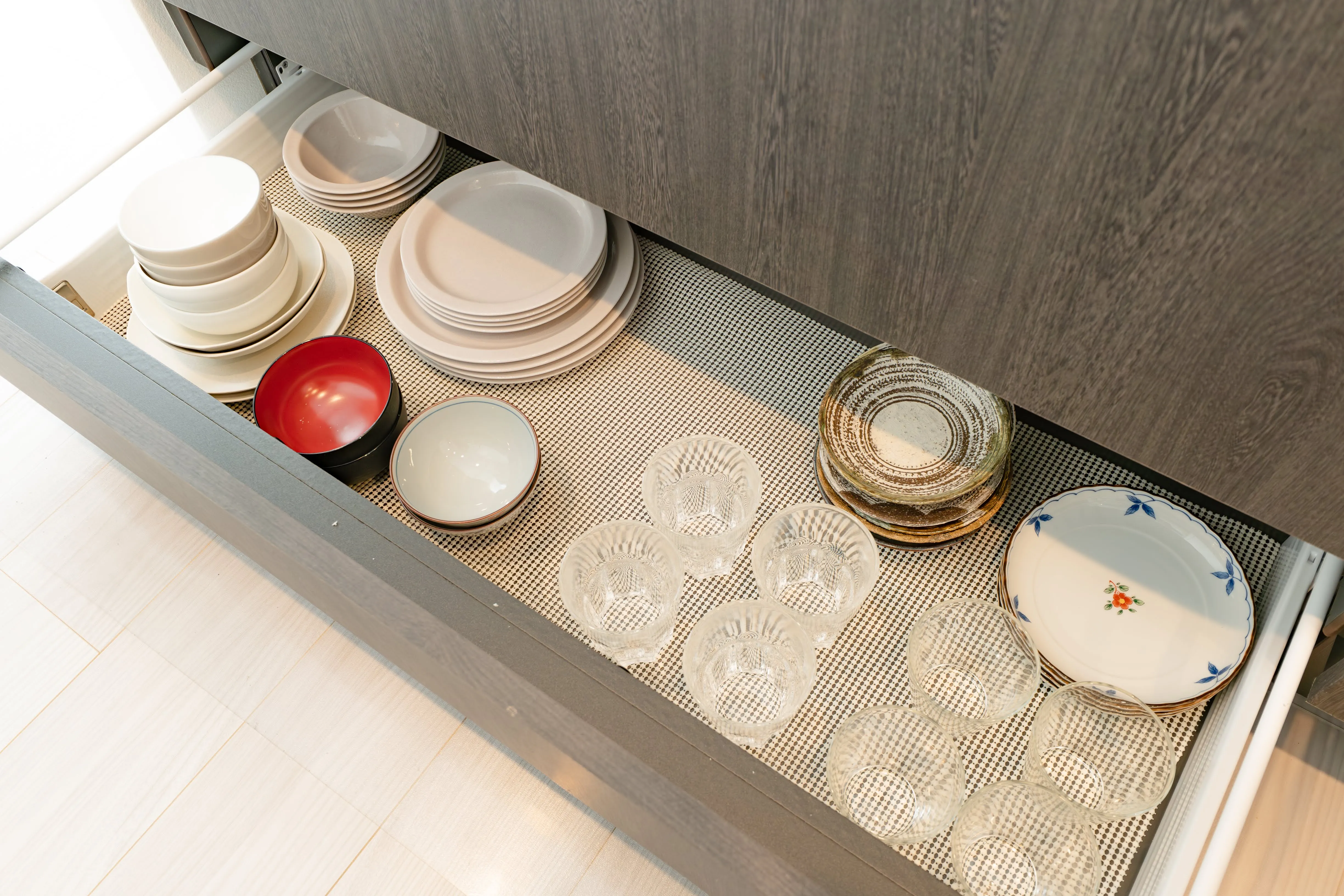 Tableware of Room 911 at ONE Sapporo Station Tower.