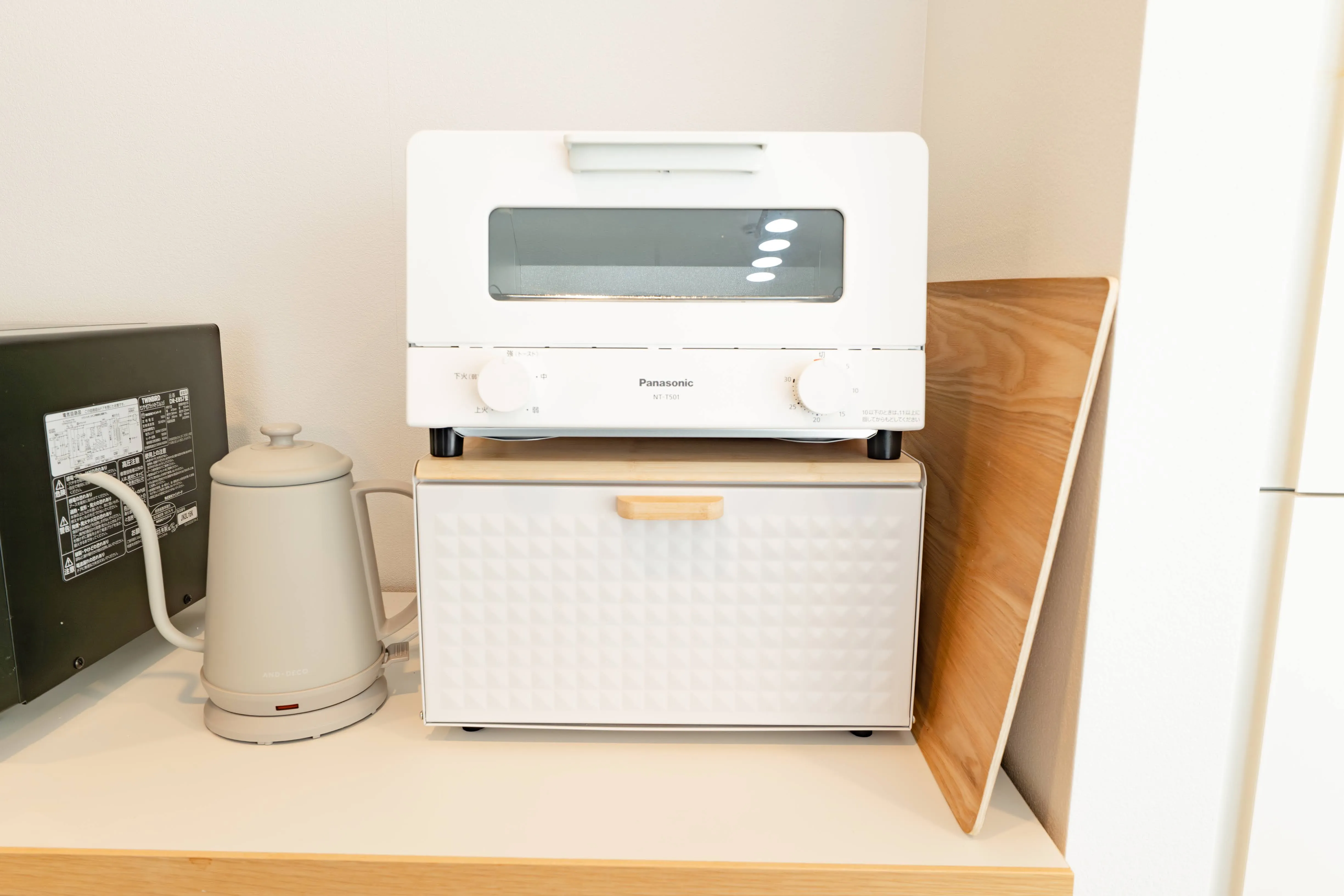 Toaster and kettle of Room 911 at ONE Sapporo Station Tower.