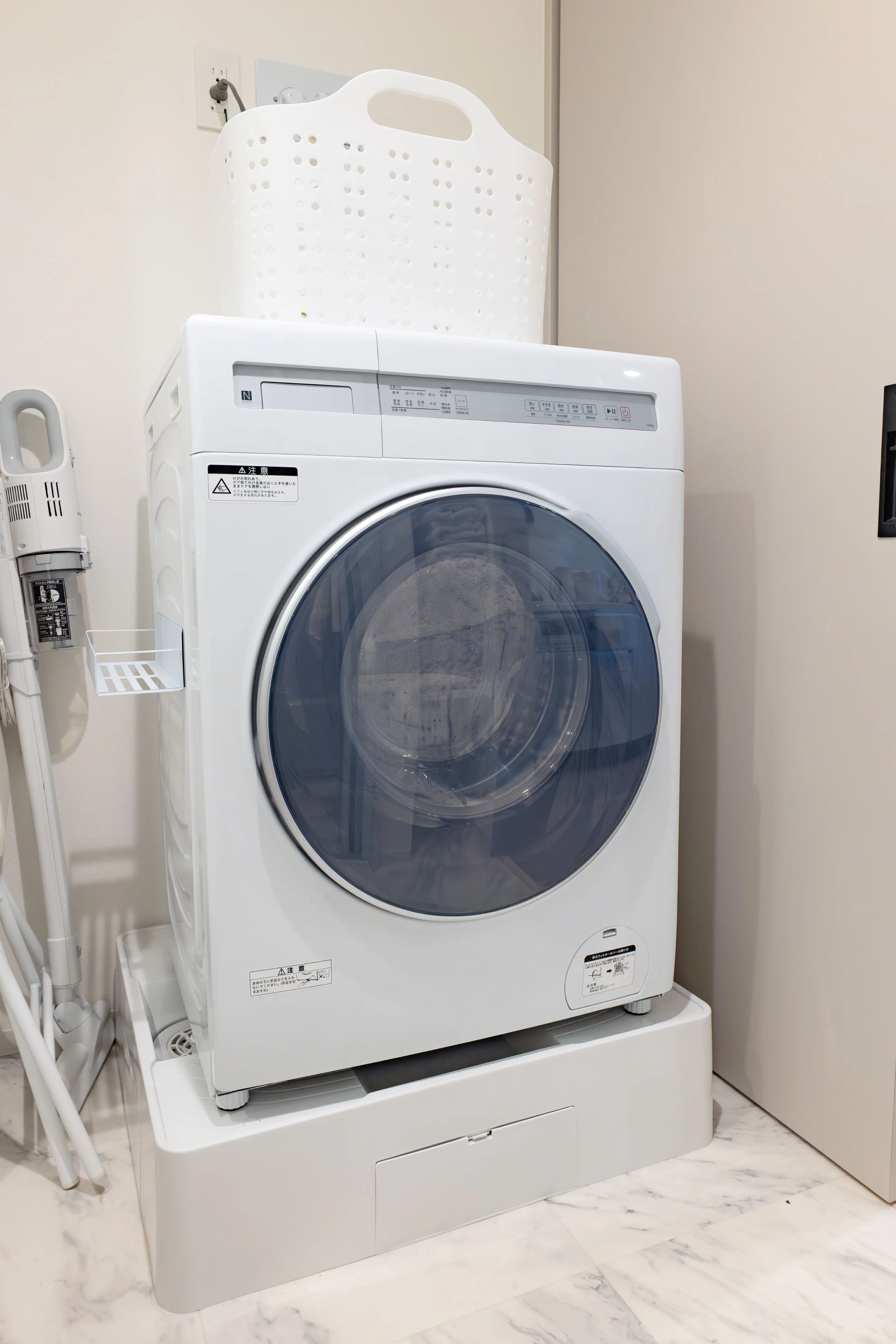 Laundry machine of Room 201 at Mondo Mio Sapporo Odori Minami 2-jo.