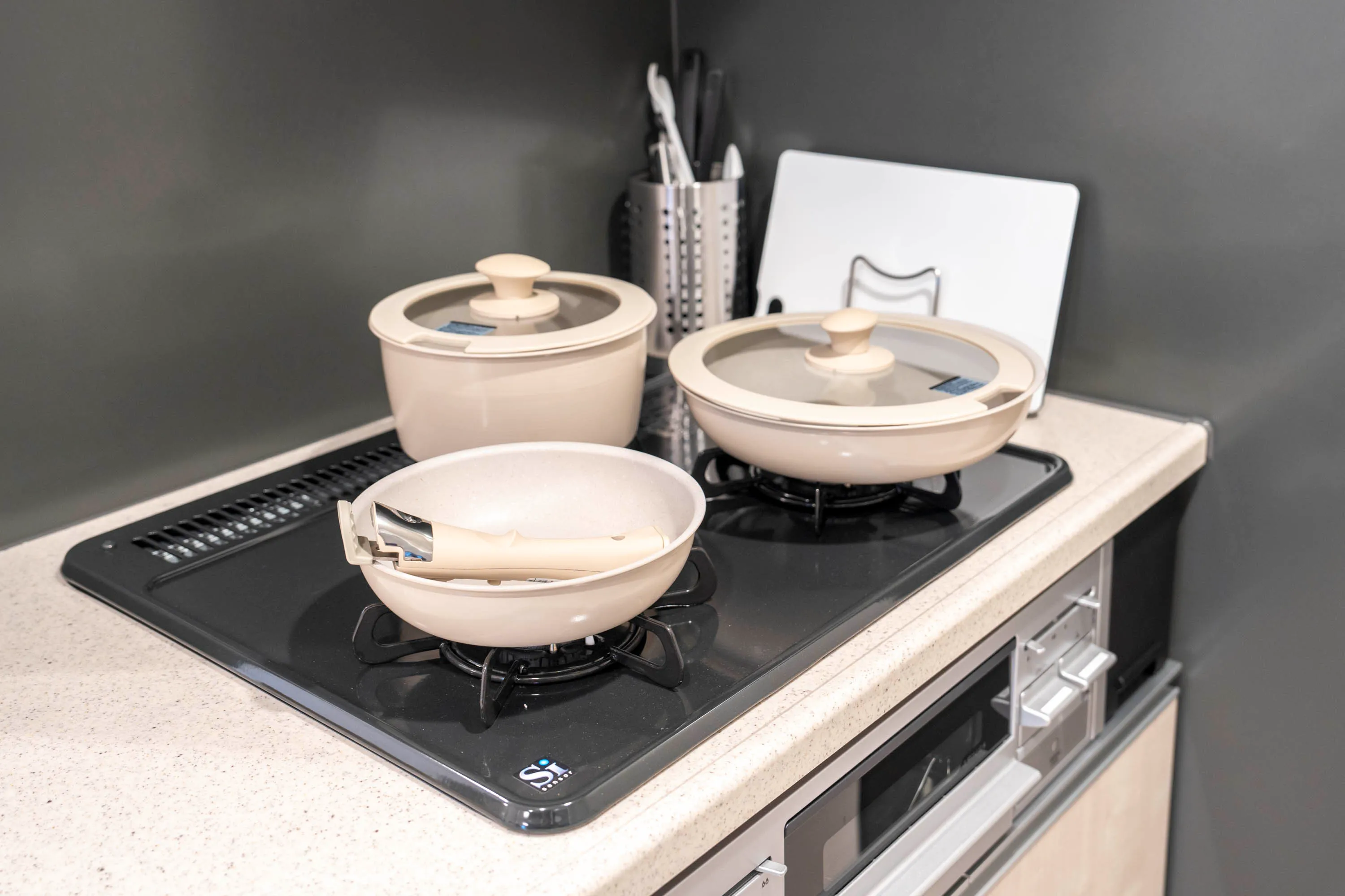 Cookware of Room 802 at Mondo Mio Sapporo Odori Minami 3-jo.