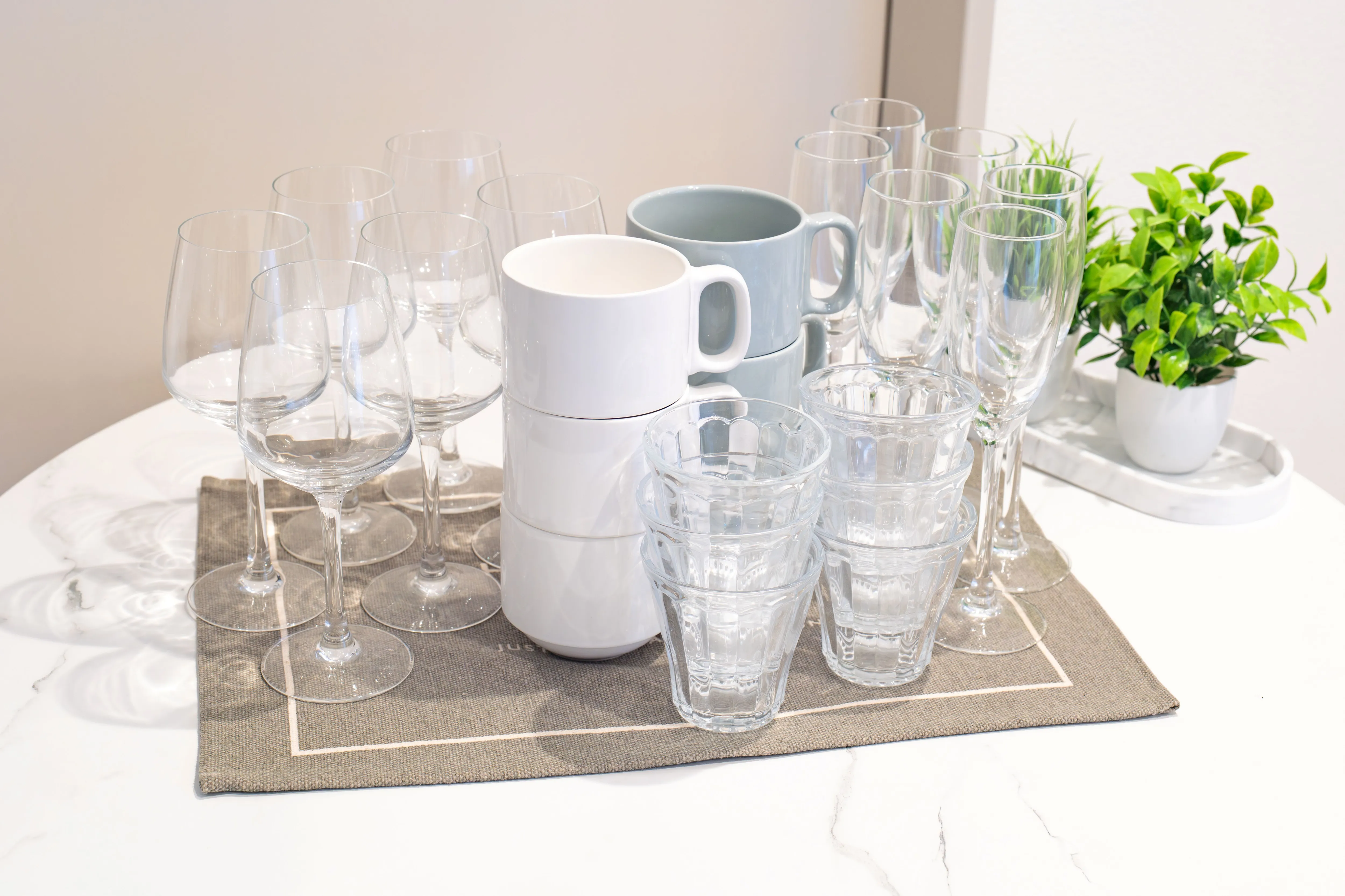 Tableware of Room 201 at Mondo Mio Sapporo Odori Minami 2-jo.