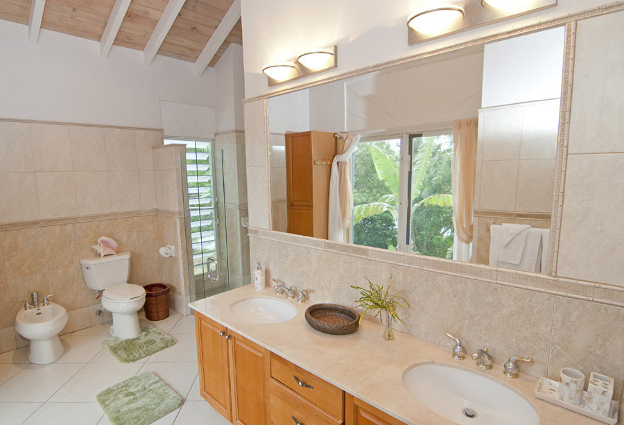Villa Caribella master bathroom