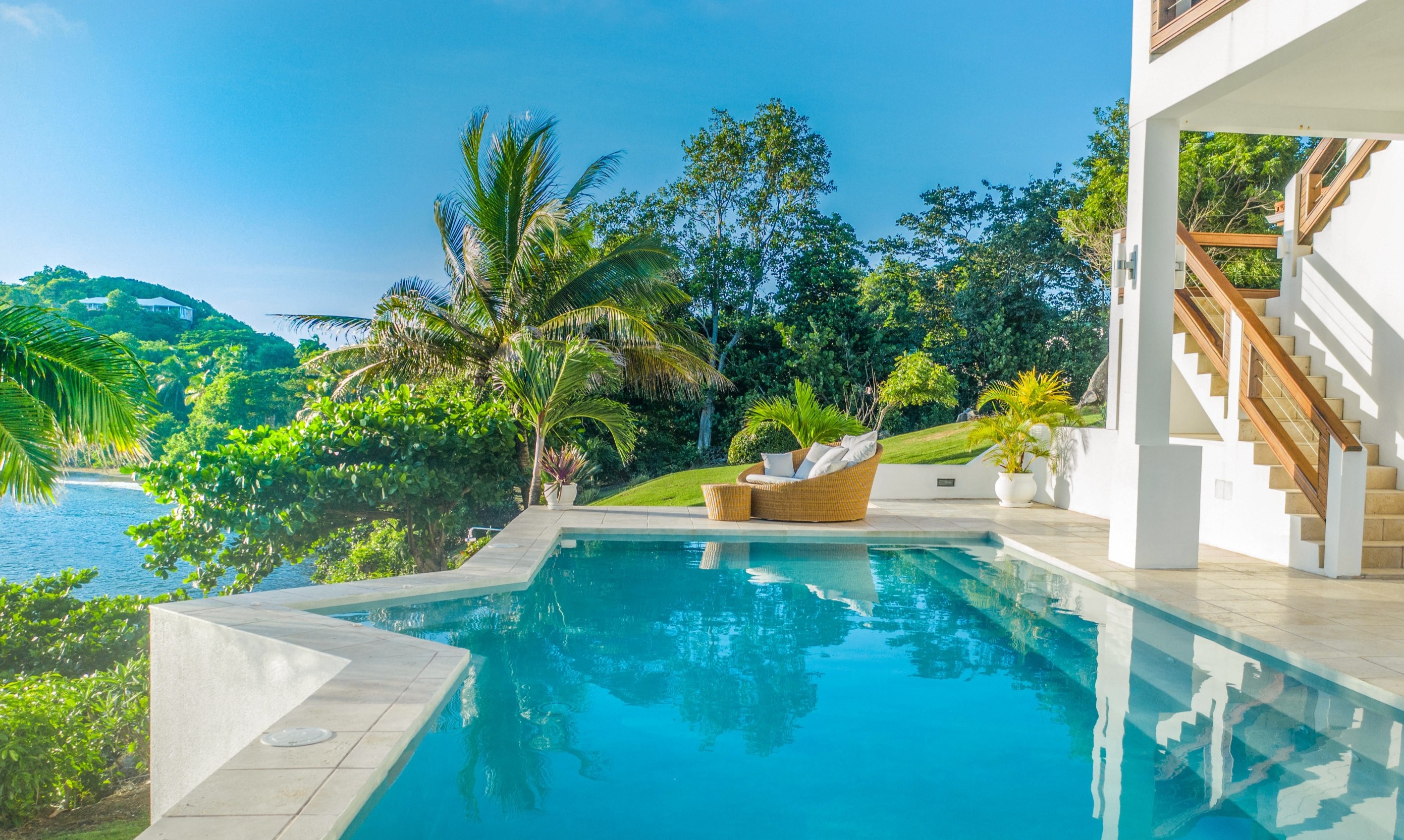 Villa Stella private pool and waterfront setting