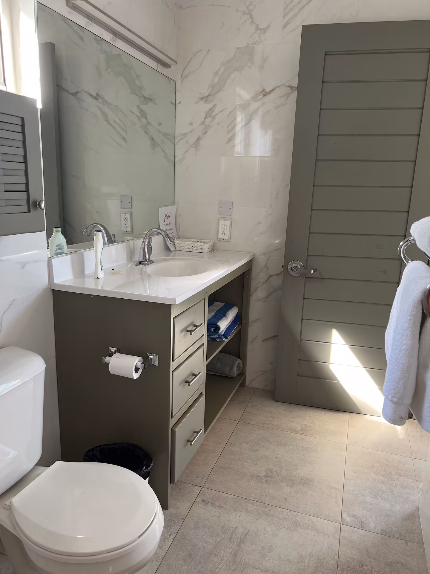Beachside Way bathroom