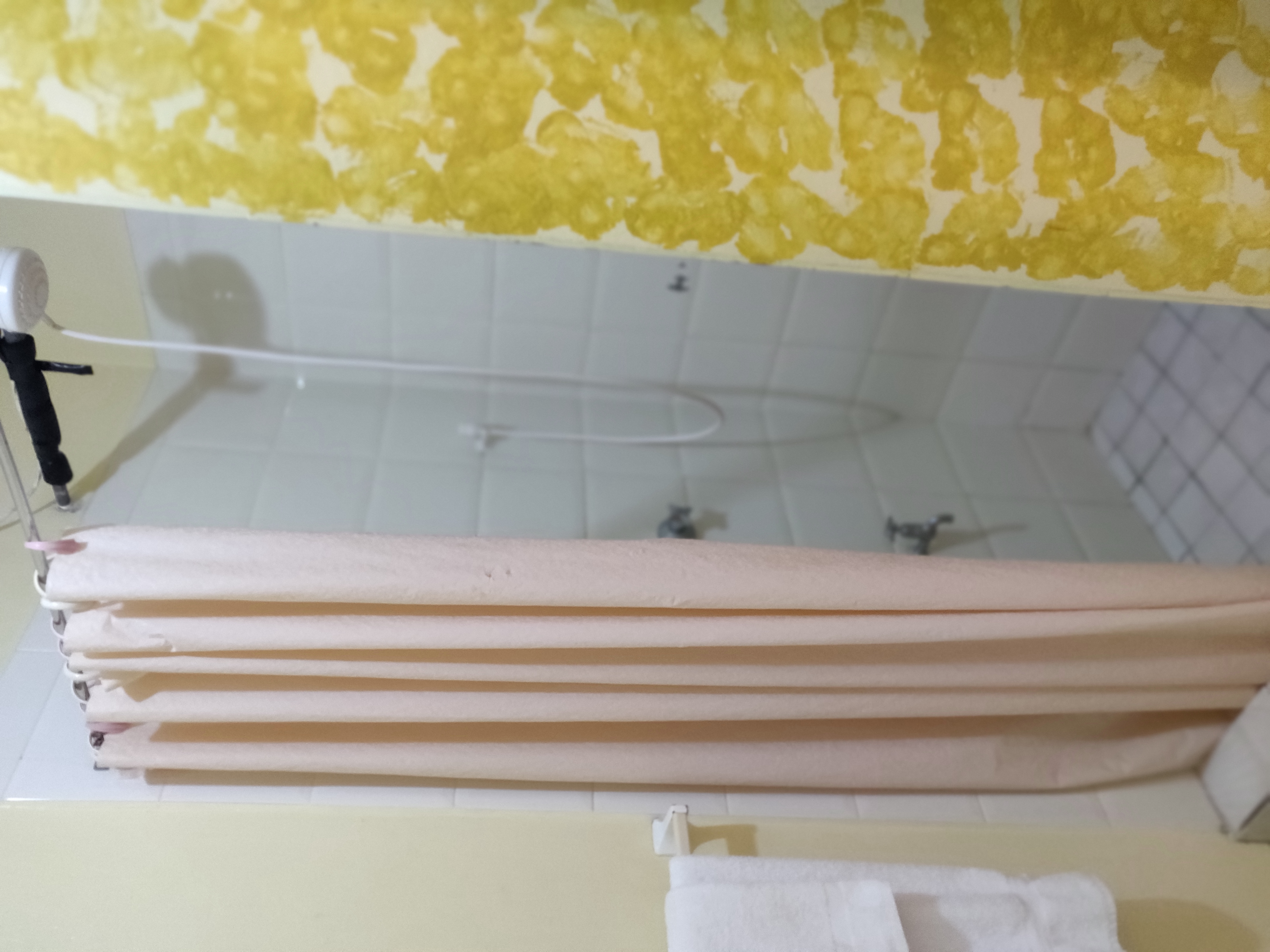 Cool Running Apartments bathroom and shower