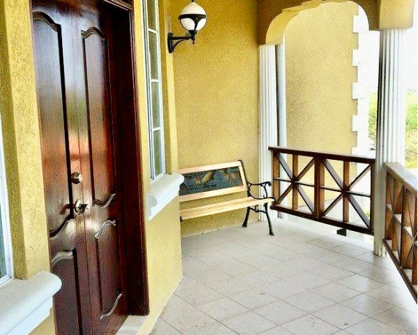 Sargasso Apartments private entrance and veranda in True Blue