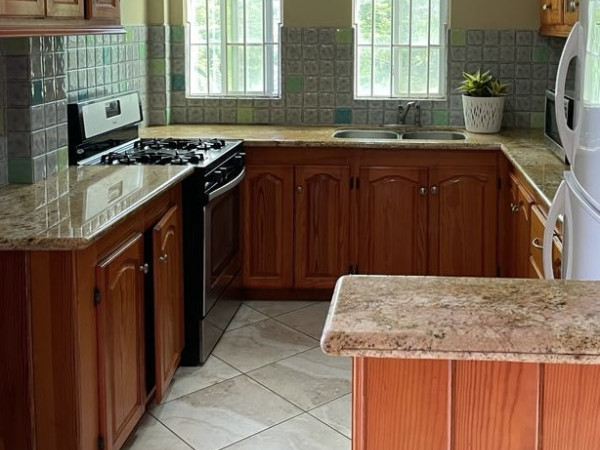 Sargasso Apartments full kitchen