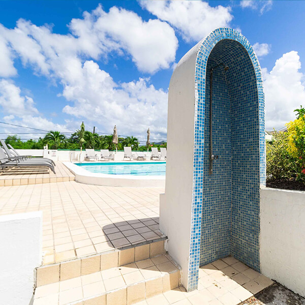 Siesta Hotel poolside area