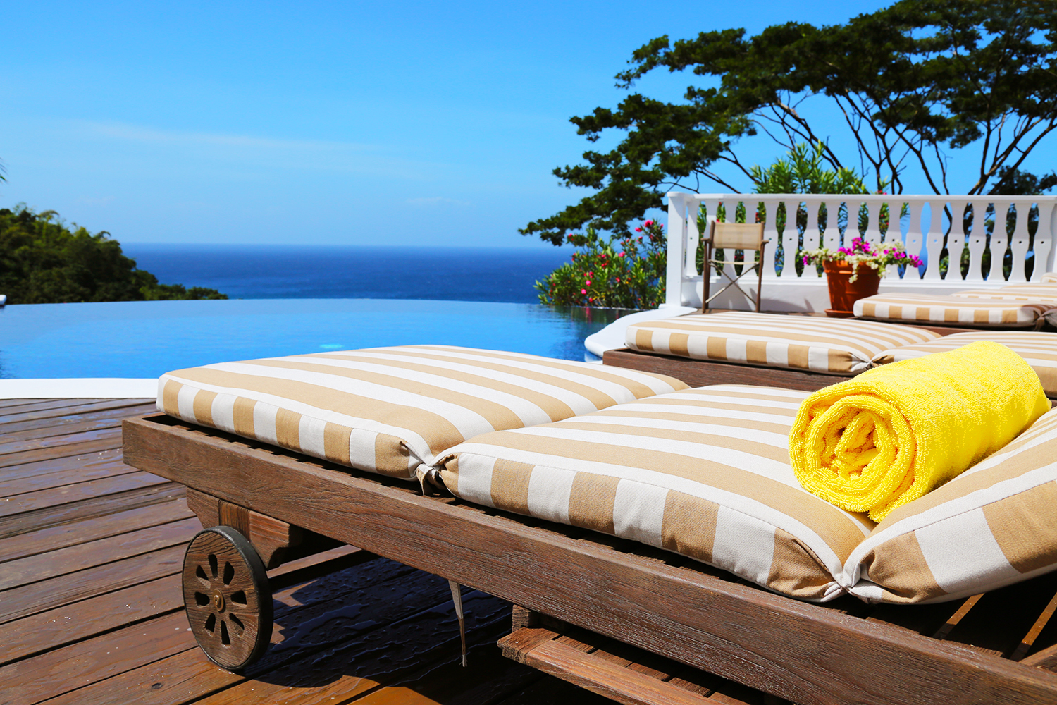 Mount Edgecombe infinity pool and terrace