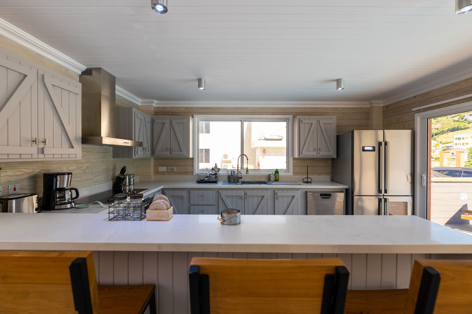 Nutmeg Garden Pool House II kitchen