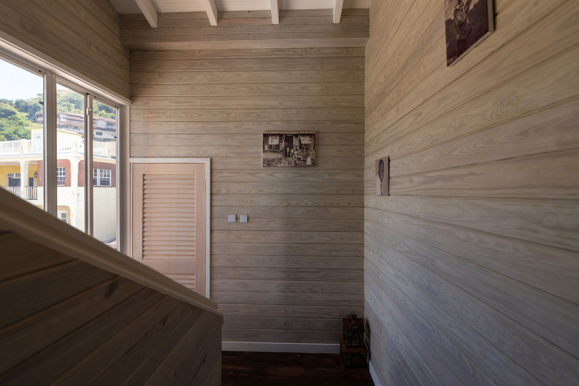 Nutmeg Garden Pool House II hallway