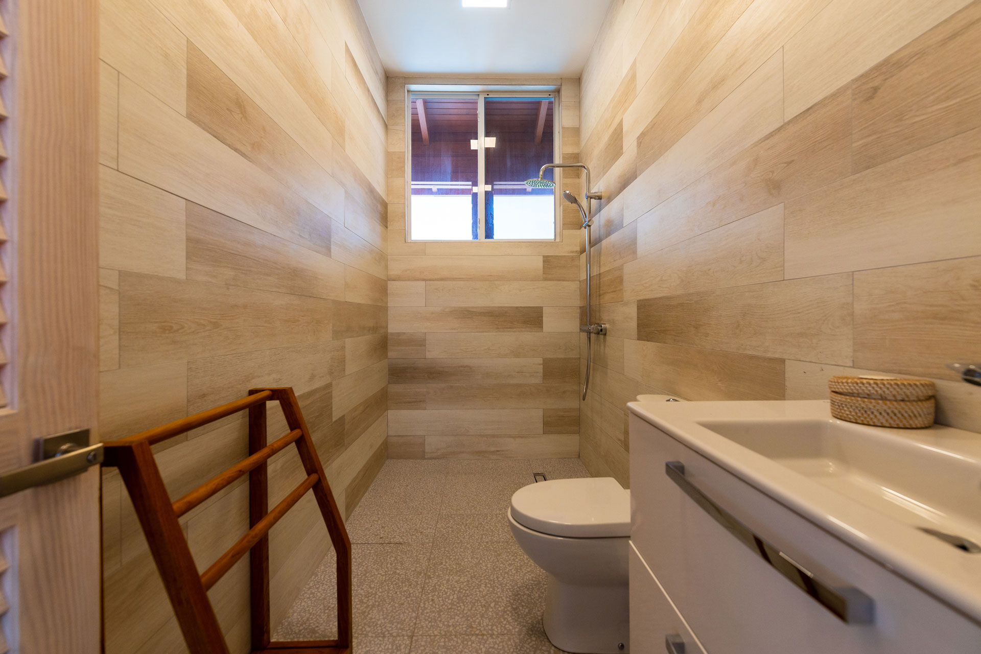 Nutmeg Garden Pool House II bathroom