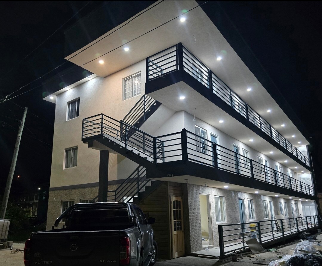 Sapodilla Court Studio exterior