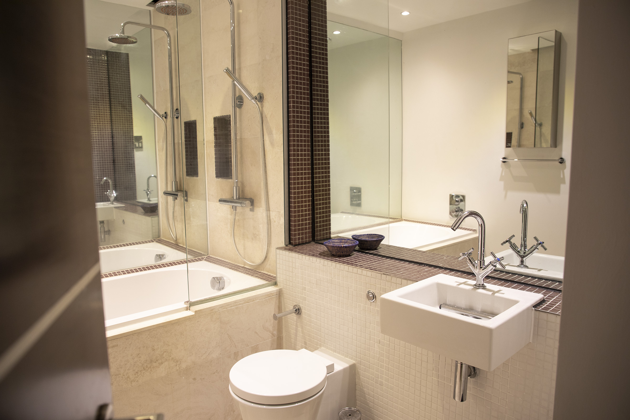 Spinnaker 10 bathroom