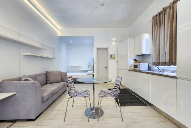 Mariposa Condominiums D2 – property photograph 6