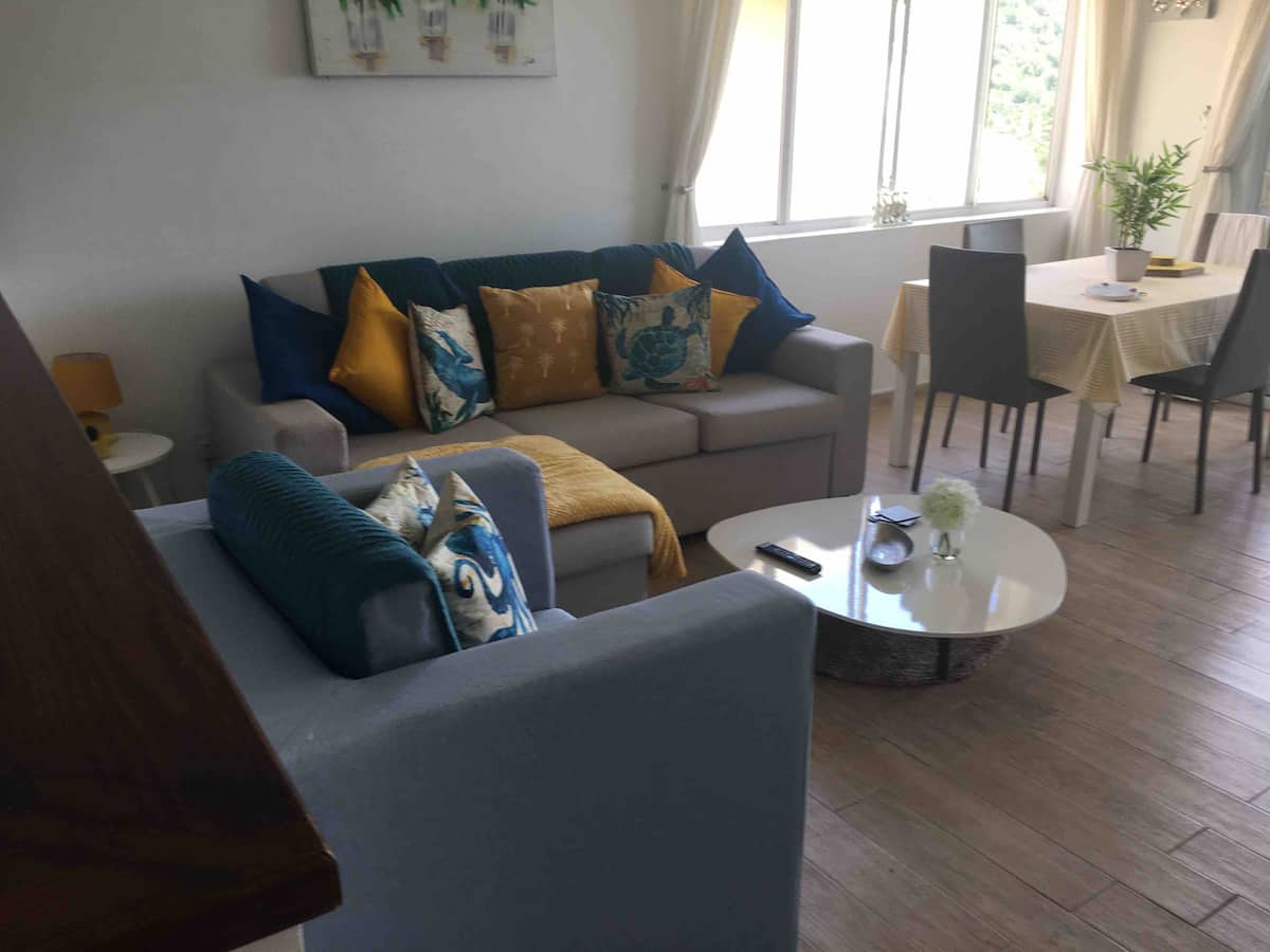 Mariposa Lime Place II – lounge detail