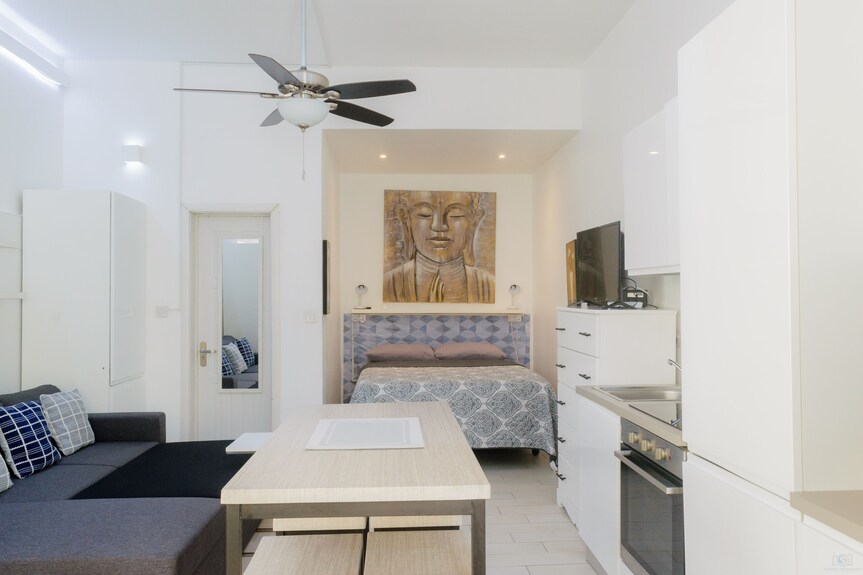 Oceans Beach Condo – open-plan studio interior