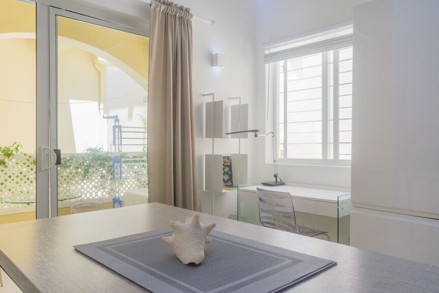 Oceans Beach Condo – workspace and balcony