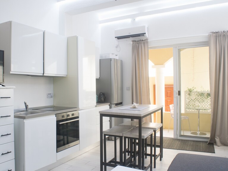 Oceans Beach Condo – kitchen, dining area and terrace
