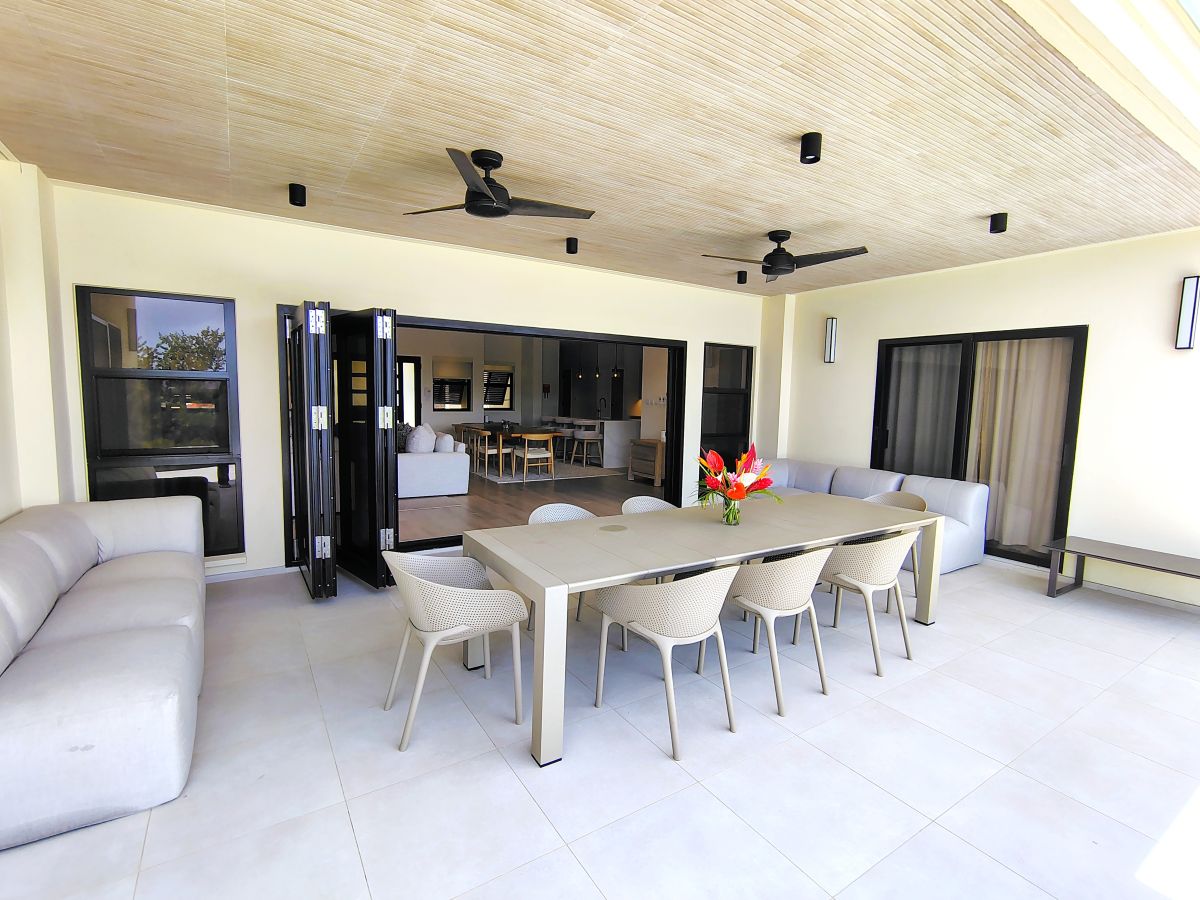 Maison La Sagesse - Outdoor dining area