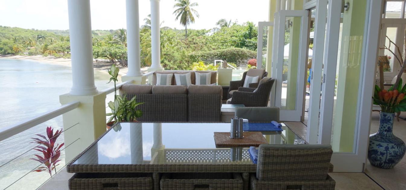 Rolling Surf Villa - Covered sea-view terrace