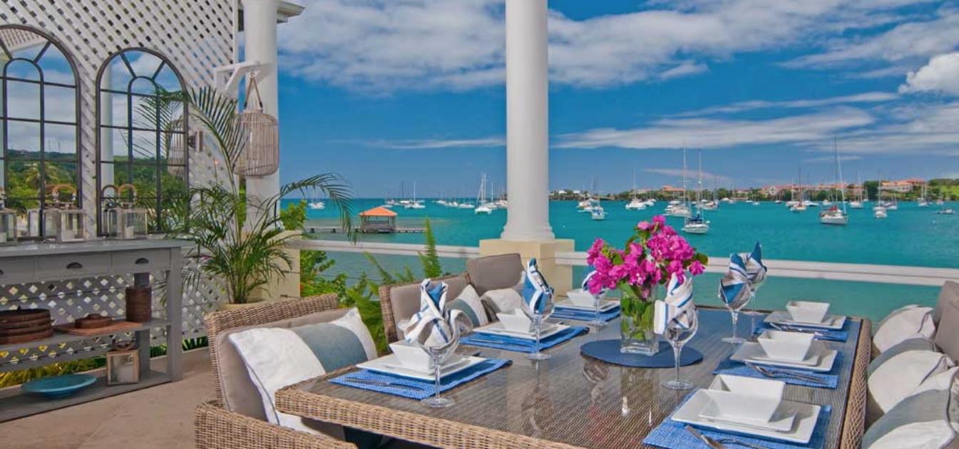Rolling Surf Villa - Outdoor dining with panoramic bay view