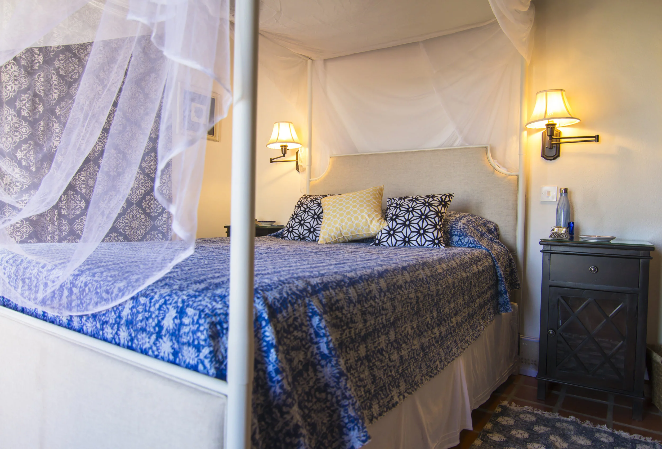 The Tamarind House - Four-poster bedroom