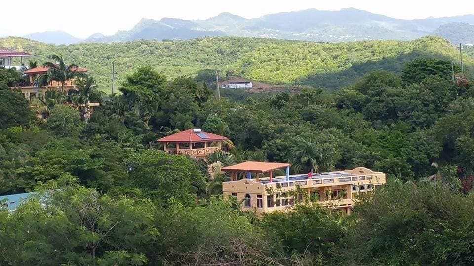 Reef View Pavilions - Estate and surrounding landscape
