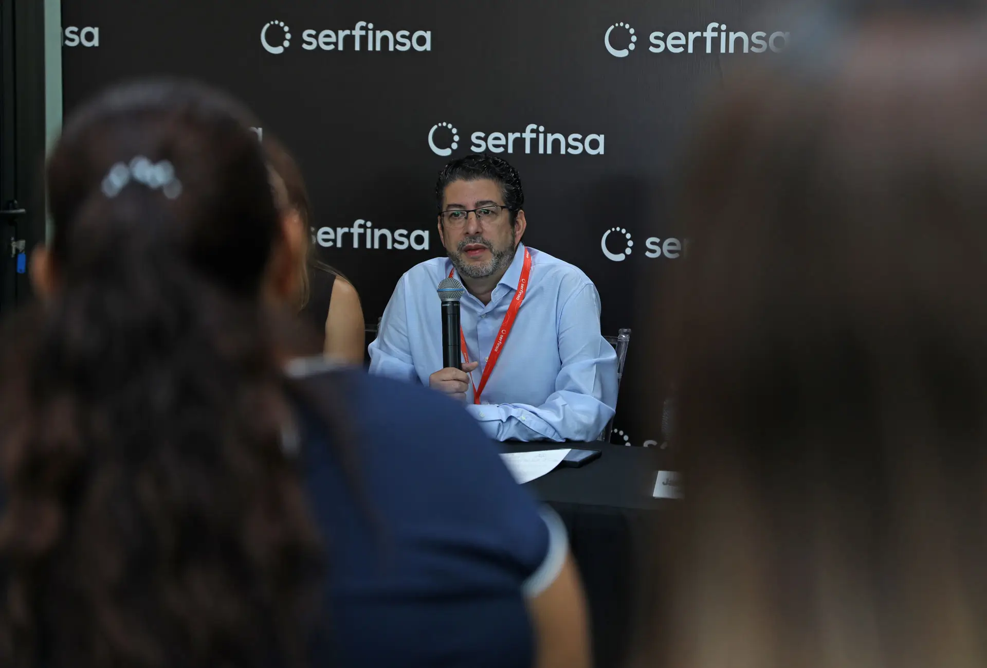 La paytech salvadoreña SERFINSA expande su operación a Centroamérica