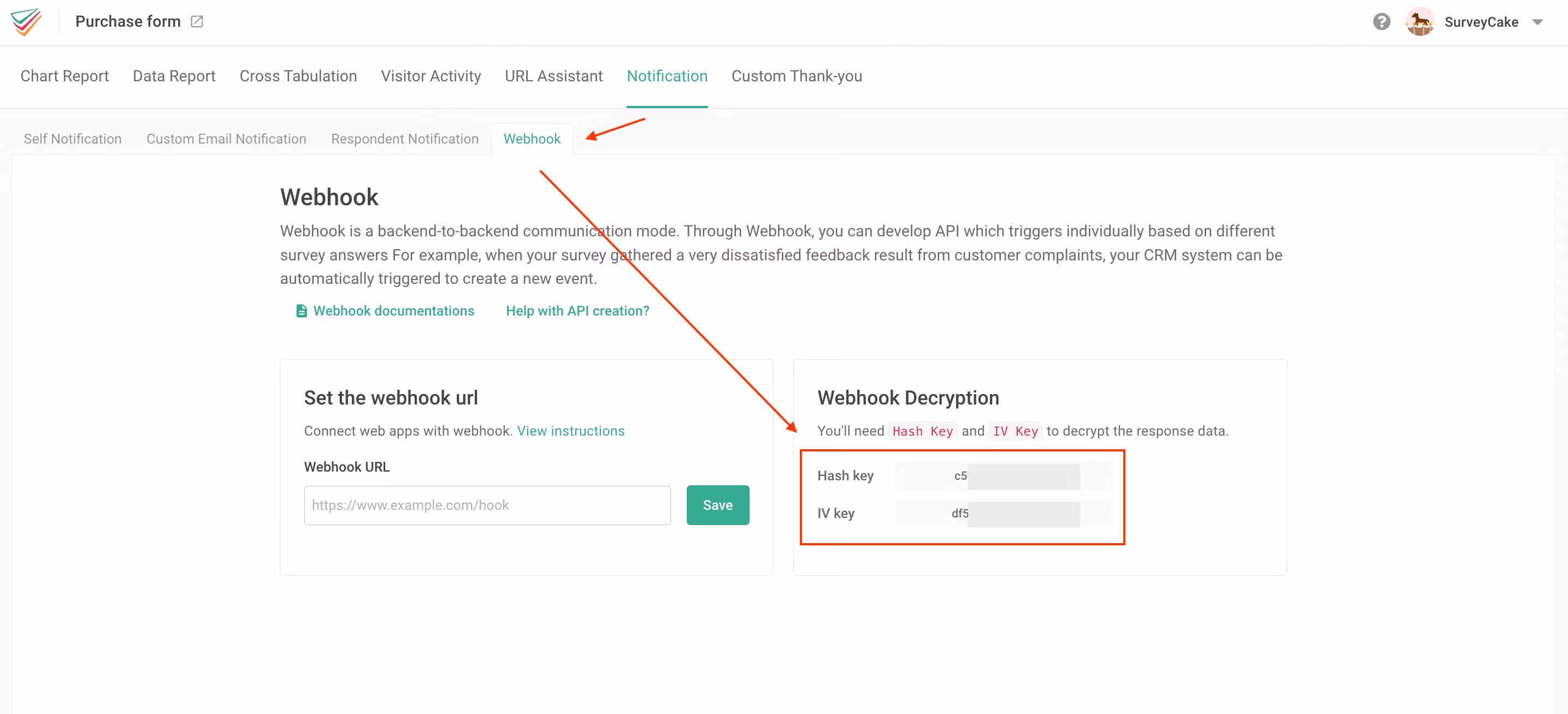 SurveyCake 後台 Notification 的 Webhook 頁,紅色箭頭指向框起的 Hash key 與 IV key