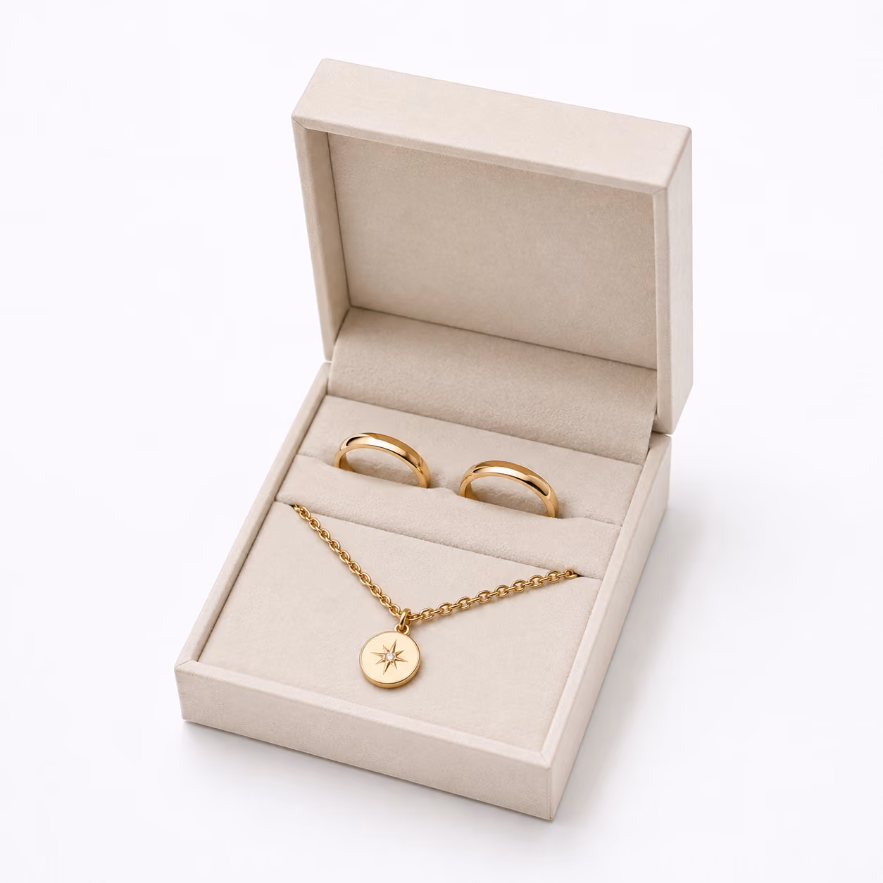 Anillos y cadena de oro