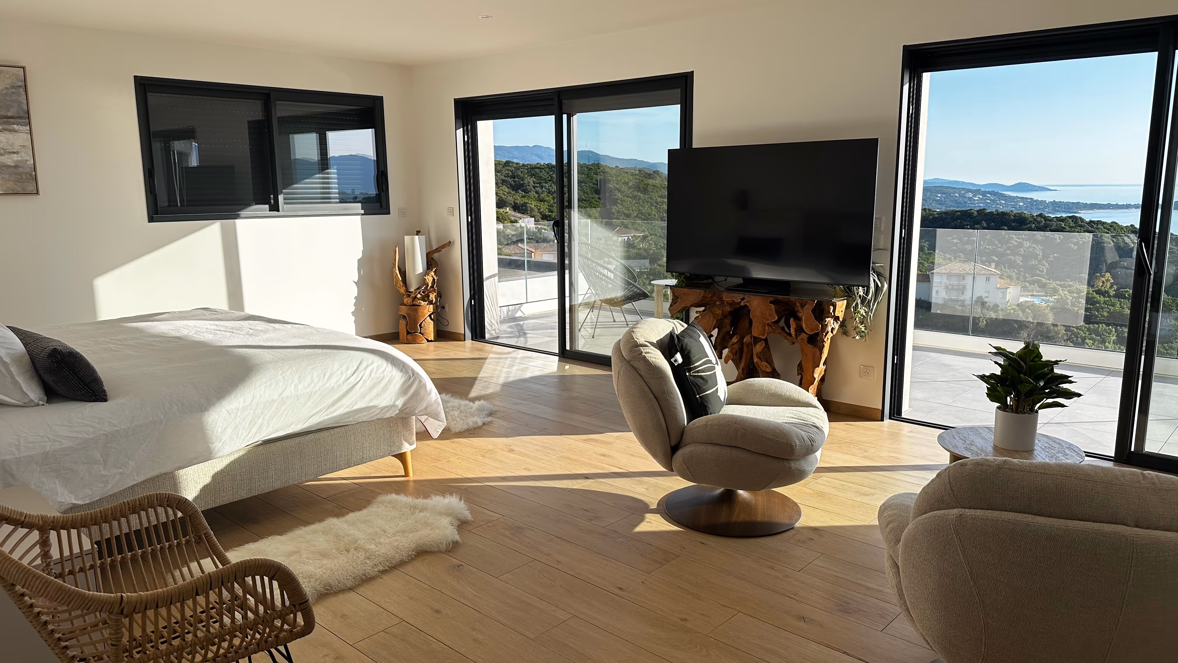 Suite principale de 58 m² dont 9 m² de dressing · lit king 200×200 · salle de bains et WC privatifs et séparés