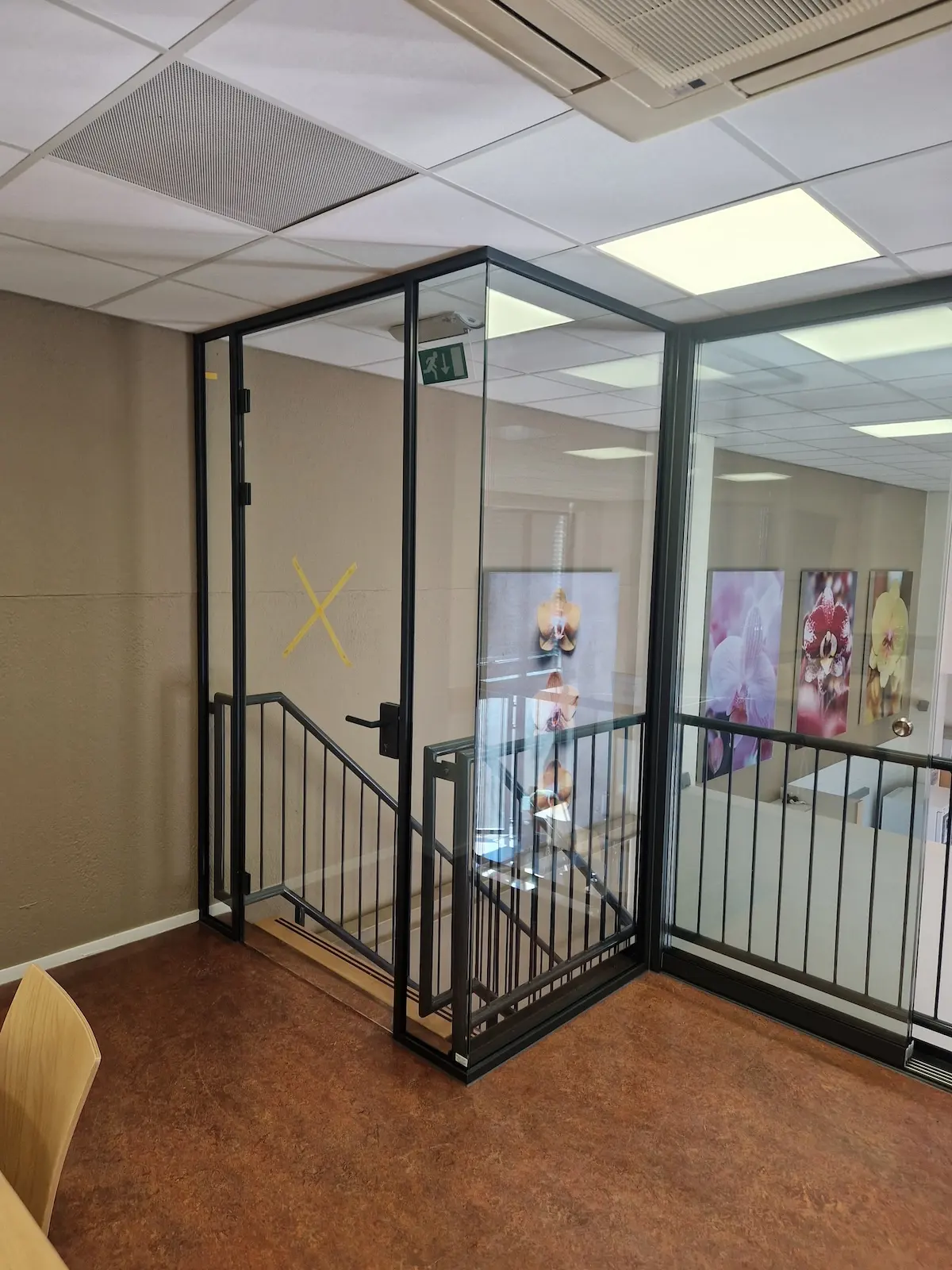 Montierte Glas-Trennwände im Schulgebäude von Glas Robert