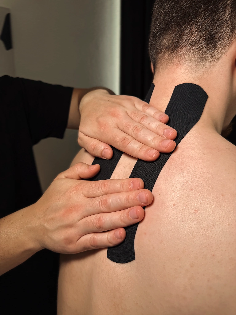 Kinesiologisches Taping in Kassel – Nacken Behandlung