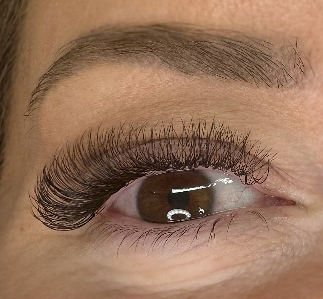 Hybrid lash extensions with textured fullness.