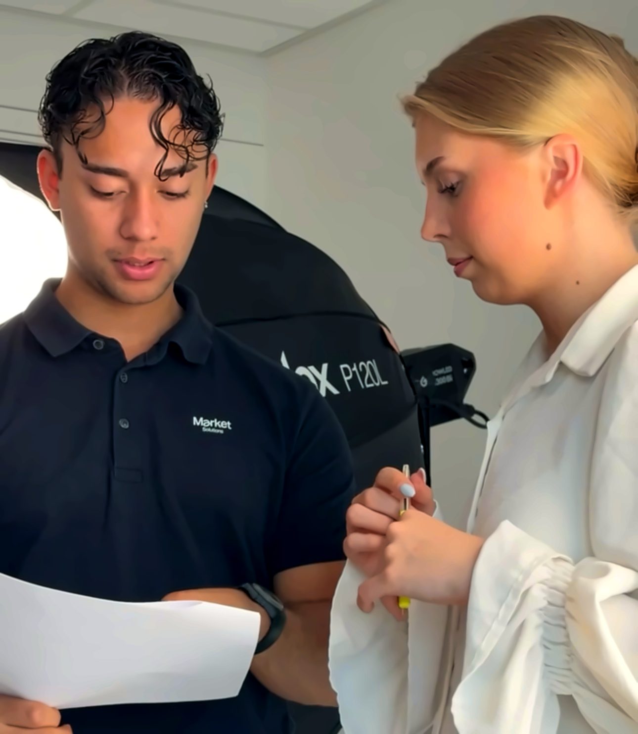 Manusgenomgång inför en inspelning i studion