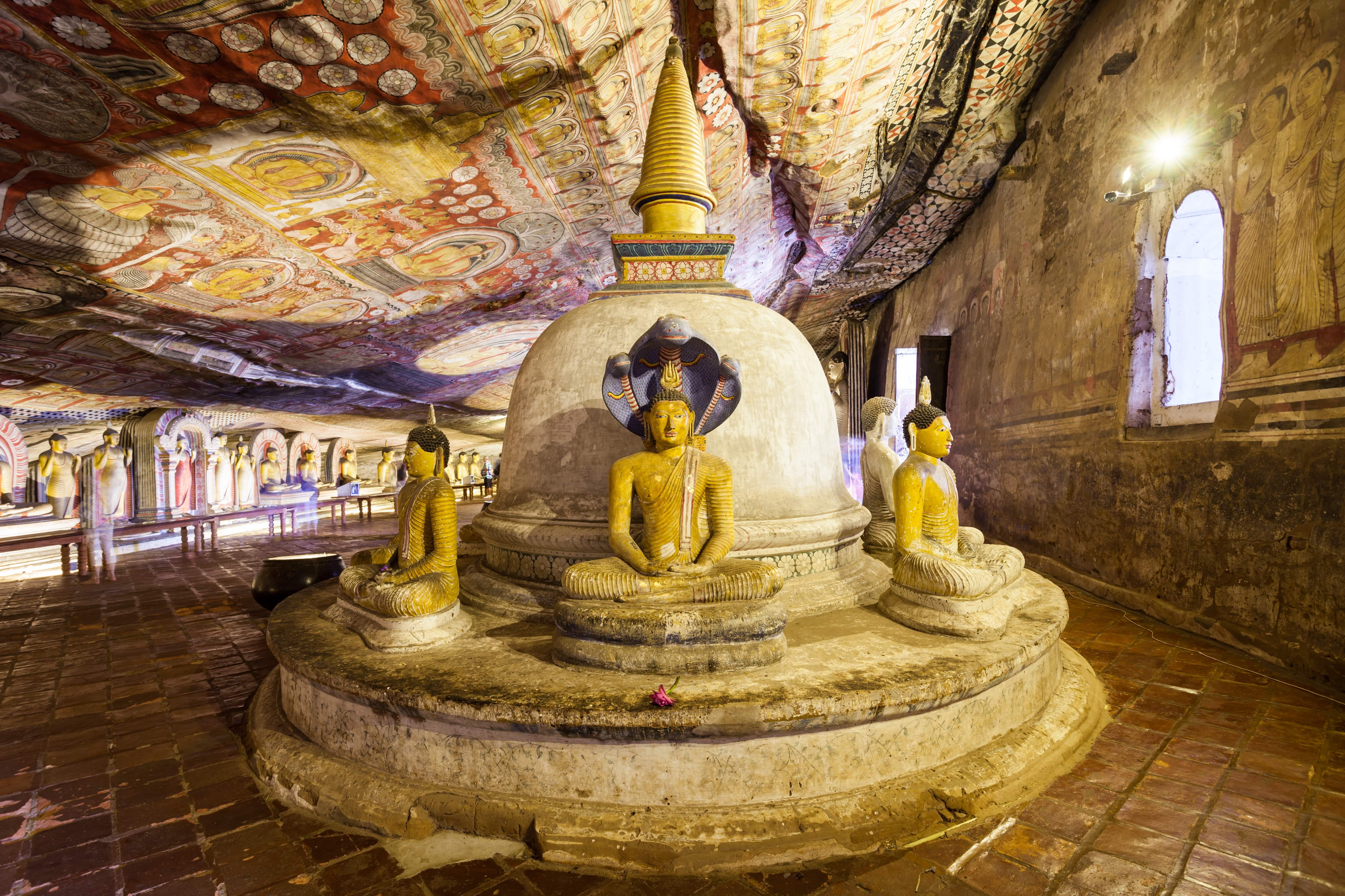 斯里蘭卡丹布勒石窟寺佛像壁畫
