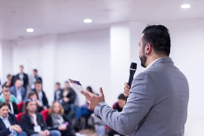 public speaking with help of delayed auditory feedback device
